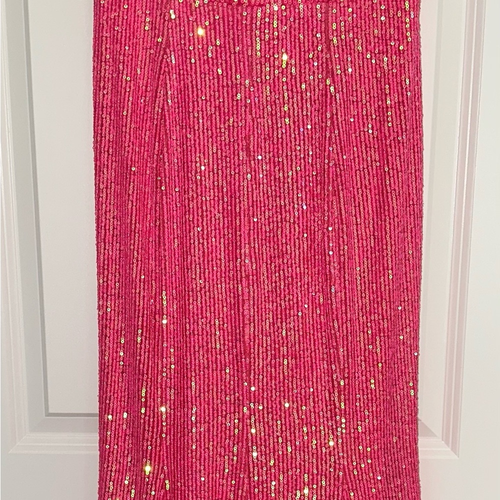 It's a very beautiful pink dress for a special dress!